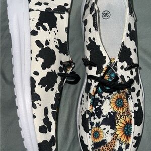 Stylish Sunflower Women's Shoes
